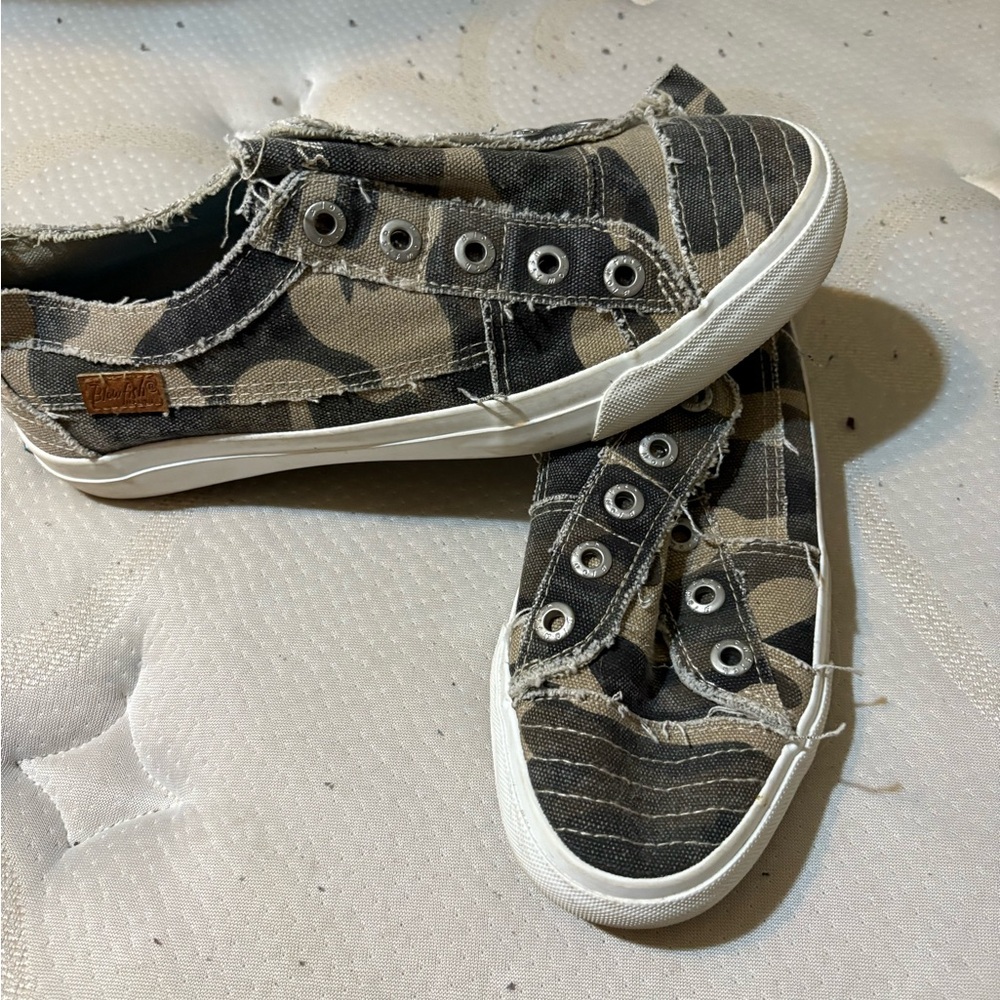 Blowfish Green and White Casual Slip-On Sneakers